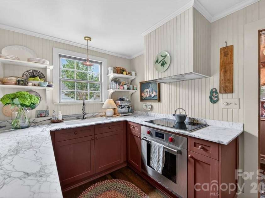 1516 Matheson Avenue, Charlotte, NC 28205.  MLS# CAR4363341, YatesRealty ID 24784. Custom Kitchen