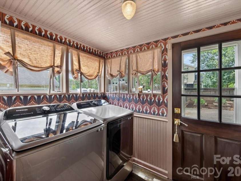 1516 Matheson Avenue, Charlotte, NC 28205.  MLS# CAR4363341, YatesRealty ID 24784. Laundry/Mudroom