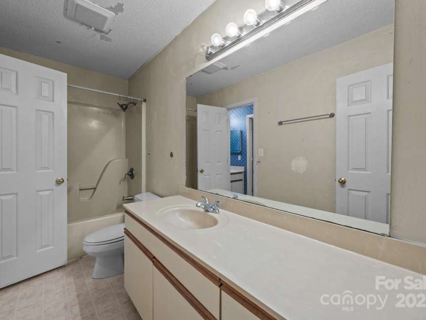2680 Heavens Court, Fort Mill, SC 29715.  MLS# CAR4276676, YatesRealty ID 24784. 