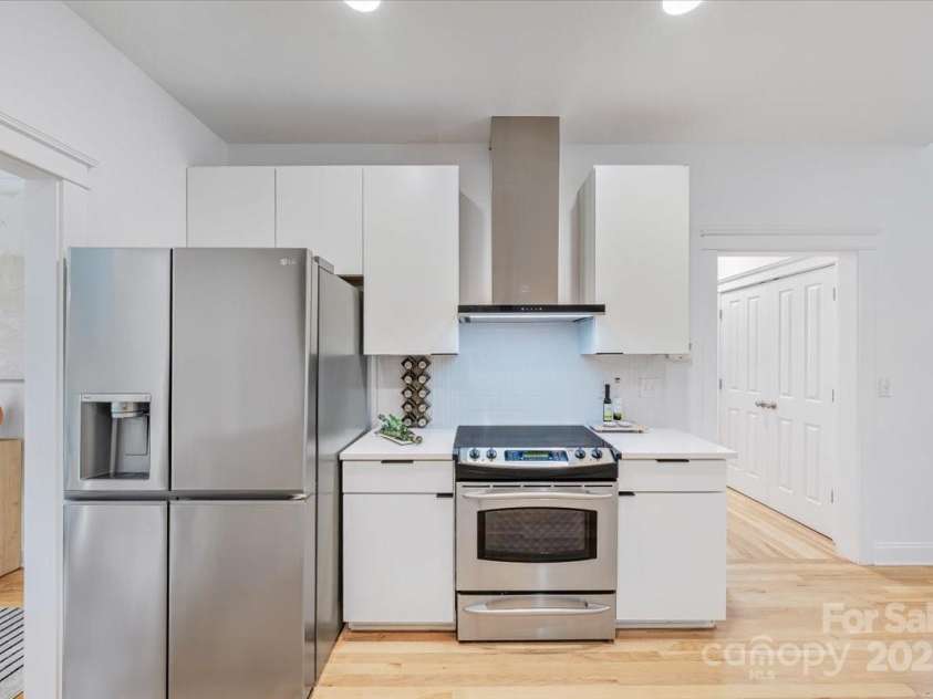 5728 Mantario Drive, Charlotte, NC 28269.  MLS# CAR4272899, YatesRealty ID 24785. 