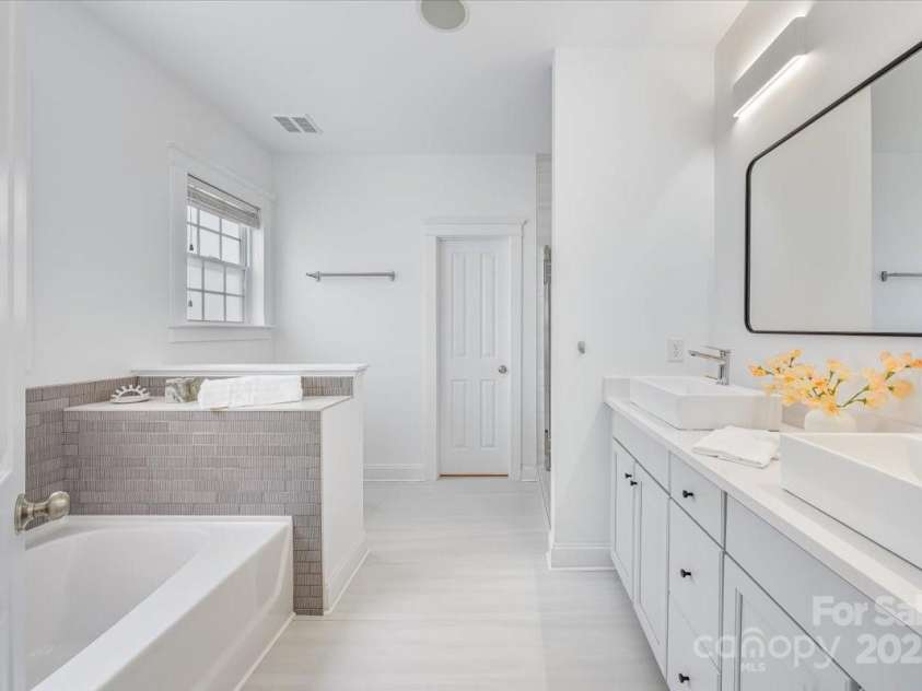 5728 Mantario Drive, Charlotte, NC 28269.  MLS# CAR4272899, YatesRealty ID 24785. 