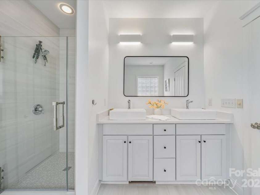 5728 Mantario Drive, Charlotte, NC 28269.  MLS# CAR4272899, YatesRealty ID 24785. 