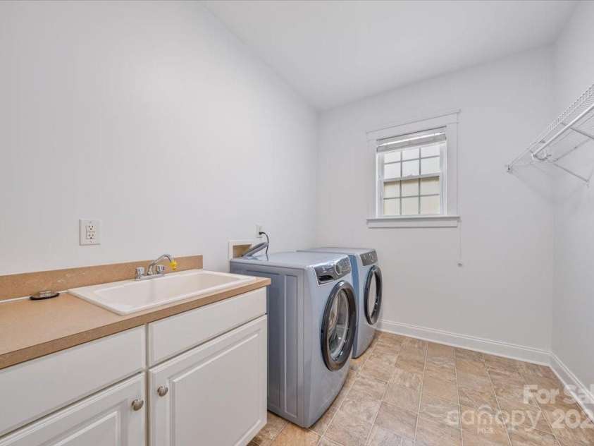 5728 Mantario Drive, Charlotte, NC 28269.  MLS# CAR4272899, YatesRealty ID 24785. 