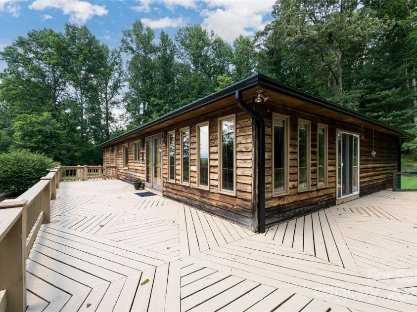 157 Wendy Lane, Hendersonville, NC 28792.  MLS# CAR4237206, YatesRealty ID 24786. 