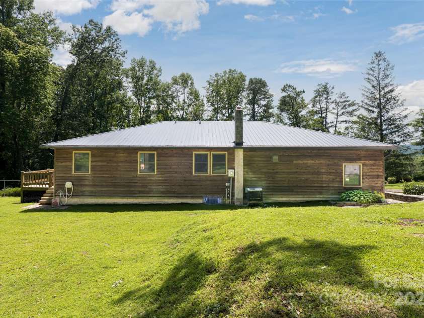 157 Wendy Lane, Hendersonville, NC 28792.  MLS# CAR4237206, YatesRealty ID 24786. 