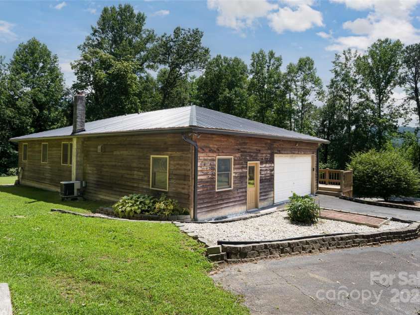 157 Wendy Lane, Hendersonville, NC 28792.  MLS# CAR4237206, YatesRealty ID 24786. 