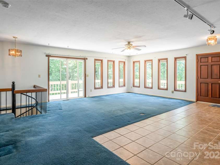 157 Wendy Lane, Hendersonville, NC 28792.  MLS# CAR4237206, YatesRealty ID 24786. 