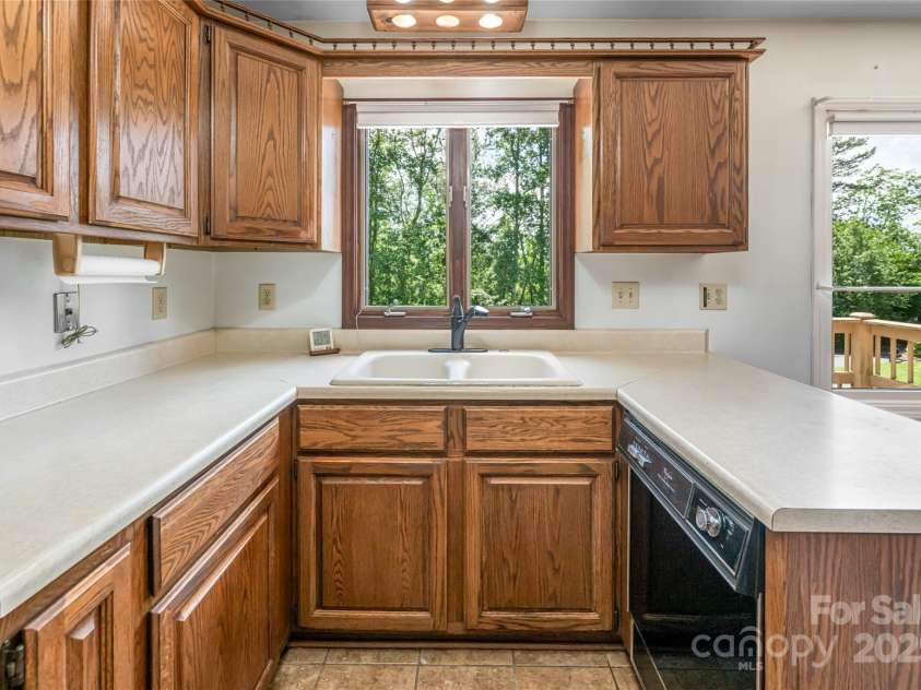 157 Wendy Lane, Hendersonville, NC 28792.  MLS# CAR4237206, YatesRealty ID 24786. 