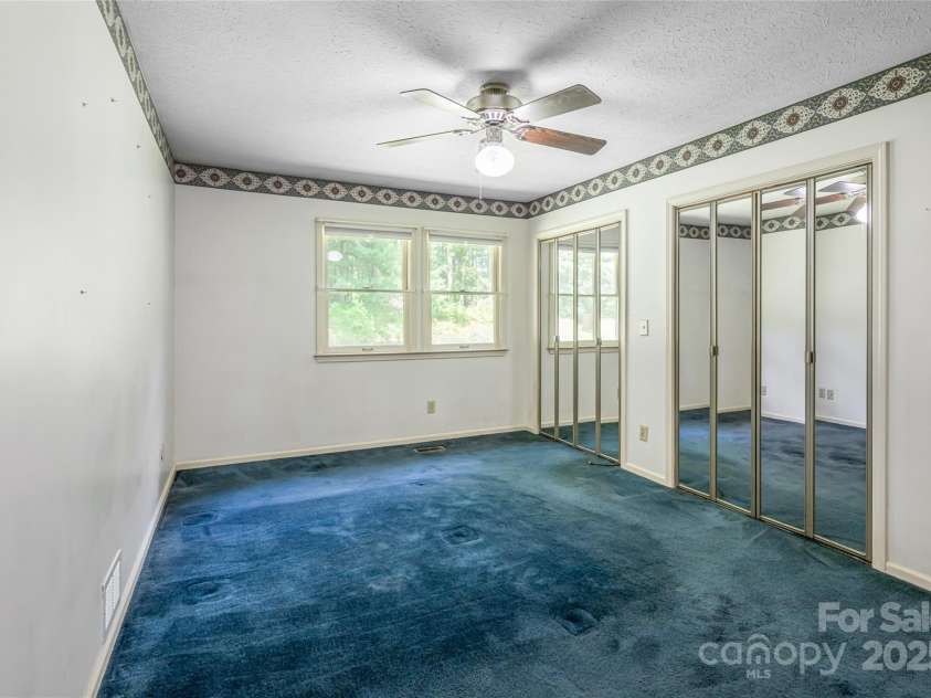 157 Wendy Lane, Hendersonville, NC 28792.  MLS# CAR4237206, YatesRealty ID 24786. 