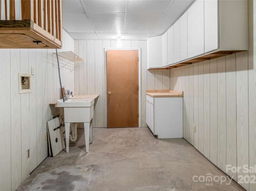 157 Wendy Lane, Hendersonville, NC 28792.  MLS# CAR4237206, YatesRealty ID 24786. 