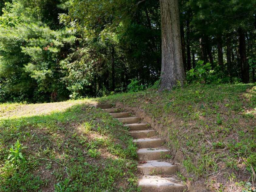 157 Wendy Lane, Hendersonville, NC 28792.  MLS# CAR4237206, YatesRealty ID 24786. 