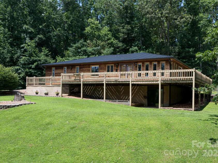 157 Wendy Lane, Hendersonville, NC 28792.  MLS# CAR4237206, YatesRealty ID 24786. 