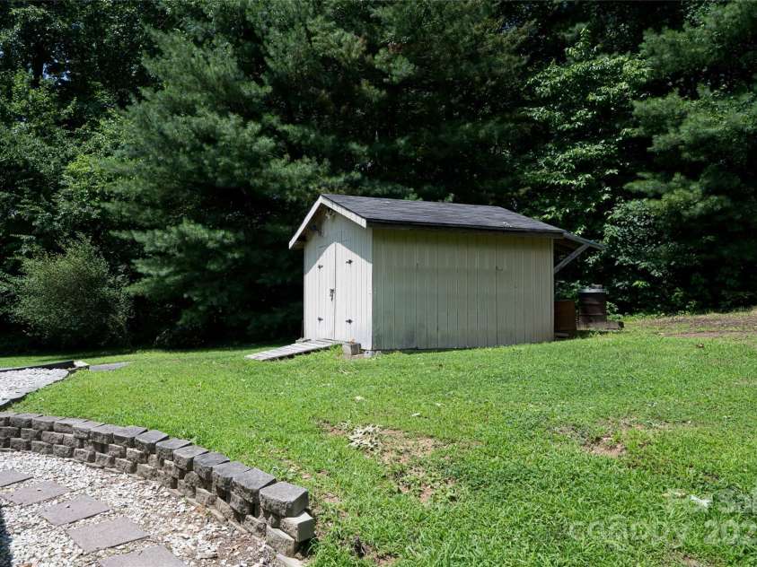 157 Wendy Lane, Hendersonville, NC 28792.  MLS# CAR4237206, YatesRealty ID 24786. 