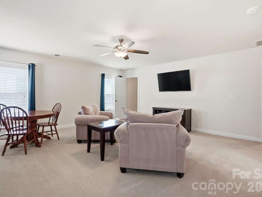 1989 Topaz Plaza, Davidson, NC 28036.  MLS# CAR4373611, YatesRealty ID 24786. Bedroom 5 / Bonus Flex