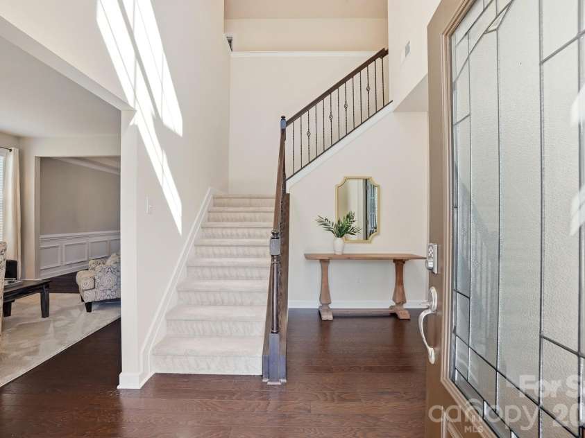 1989 Topaz Plaza, Davidson, NC 28036.  MLS# CAR4373611, YatesRealty ID 24786. Bright Entry Foyer - Staircase