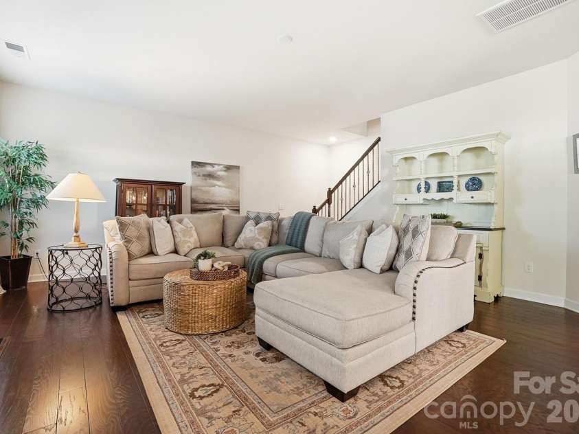 1989 Topaz Plaza, Davidson, NC 28036.  MLS# CAR4373611, YatesRealty ID 24786. Bright Open Space