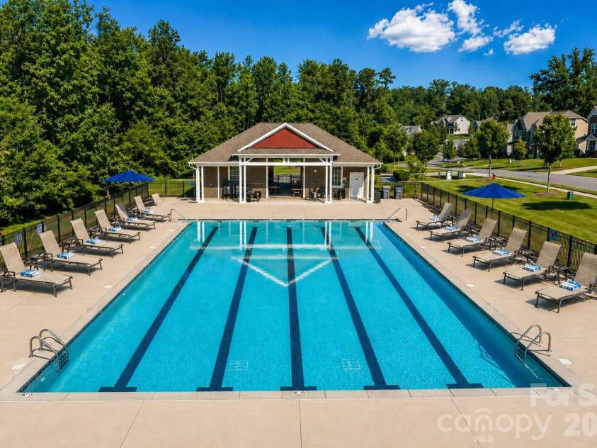 1989 Topaz Plaza, Davidson, NC 28036.  MLS# CAR4373611, YatesRealty ID 24786. Community Pool