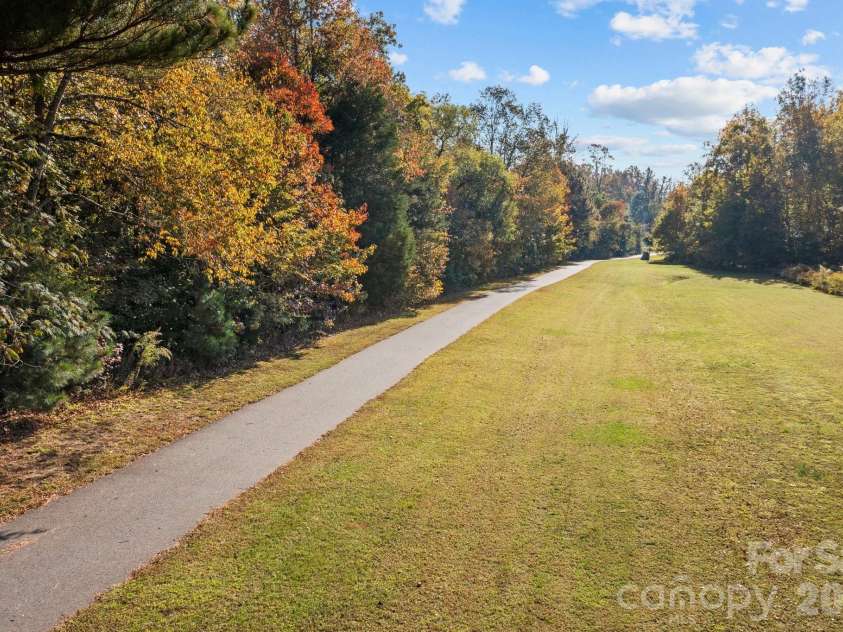 1989 Topaz Plaza, Davidson, NC 28036.  MLS# CAR4373611, YatesRealty ID 24786. Community Walking Trails