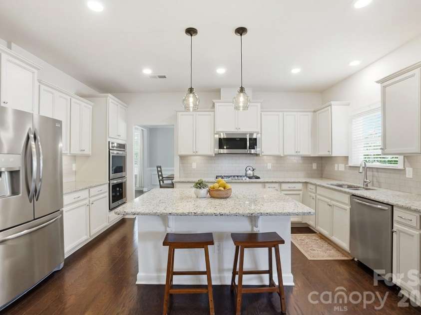 1989 Topaz Plaza, Davidson, NC 28036.  MLS# CAR4373611, YatesRealty ID 24786. Designer Kitchen