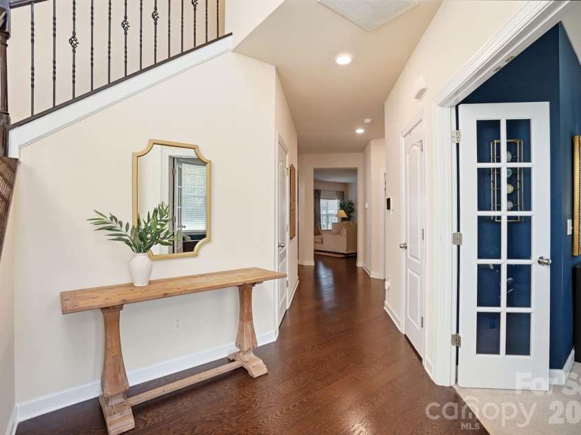 1989 Topaz Plaza, Davidson, NC 28036.  MLS# CAR4373611, YatesRealty ID 24786. Entry Foyer