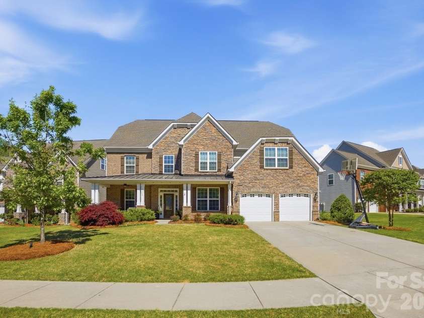 1989 Topaz Plaza, Davidson, NC 28036.  MLS# CAR4373611, YatesRealty ID 24786. Incredible Curb Appeal!