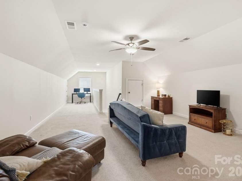 1989 Topaz Plaza, Davidson, NC 28036.  MLS# CAR4373611, YatesRealty ID 24786. Open Loft Space