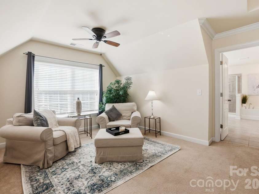 1989 Topaz Plaza, Davidson, NC 28036.  MLS# CAR4373611, YatesRealty ID 24786. Primary Suite - Sitting Area