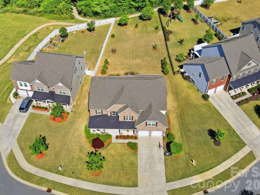 1989 Topaz Plaza, Davidson, NC 28036.  MLS# CAR4373611, YatesRealty ID 24786. Private Lot on Cul-De-Sac