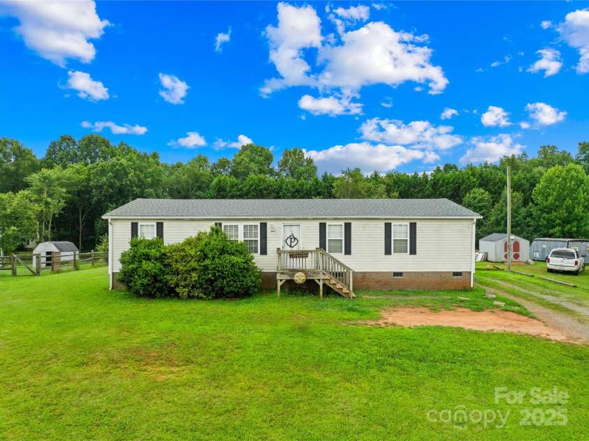 178 Zircon Drive, Statesville, NC 28625.  MLS# CAR4278762, YatesRealty ID 24787. 