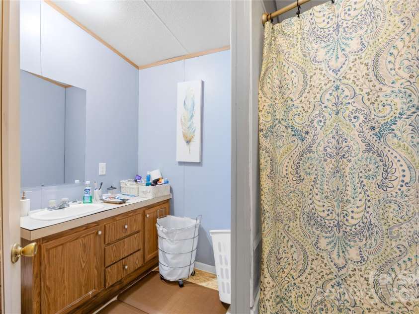 178 Zircon Drive, Statesville, NC 28625.  MLS# CAR4278762, YatesRealty ID 24787. 