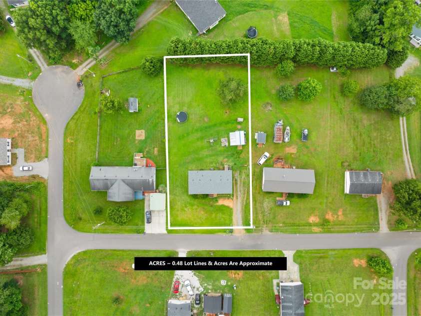 178 Zircon Drive, Statesville, NC 28625.  MLS# CAR4278762, YatesRealty ID 24787. 