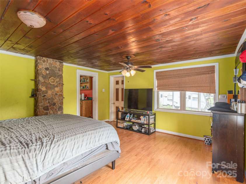 157 Evergreen Circle, Waynesville, NC 28786.  MLS# CAR4269638, YatesRealty ID 24788. 