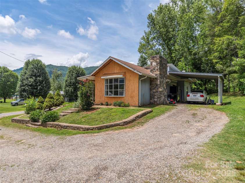 157 Evergreen Circle, Waynesville, NC 28786.  MLS# CAR4269638, YatesRealty ID 24788. 