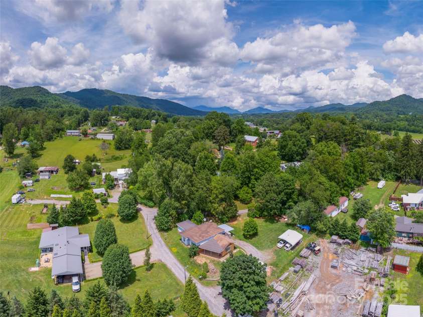 157 Evergreen Circle, Waynesville, NC 28786.  MLS# CAR4269638, YatesRealty ID 24788. 
