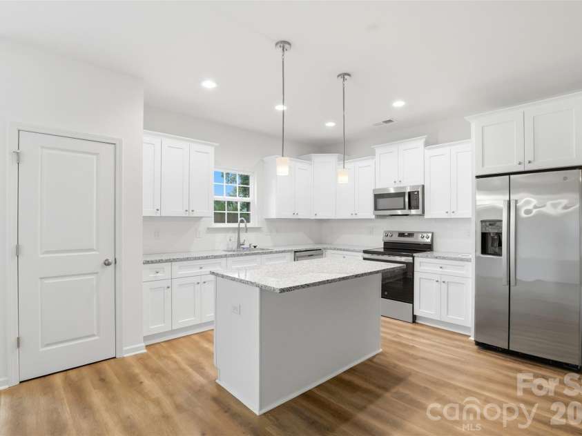 443 Dawn Circle, Charlotte, NC 28213.  MLS# CAR4379647, YatesRealty ID 24788. 