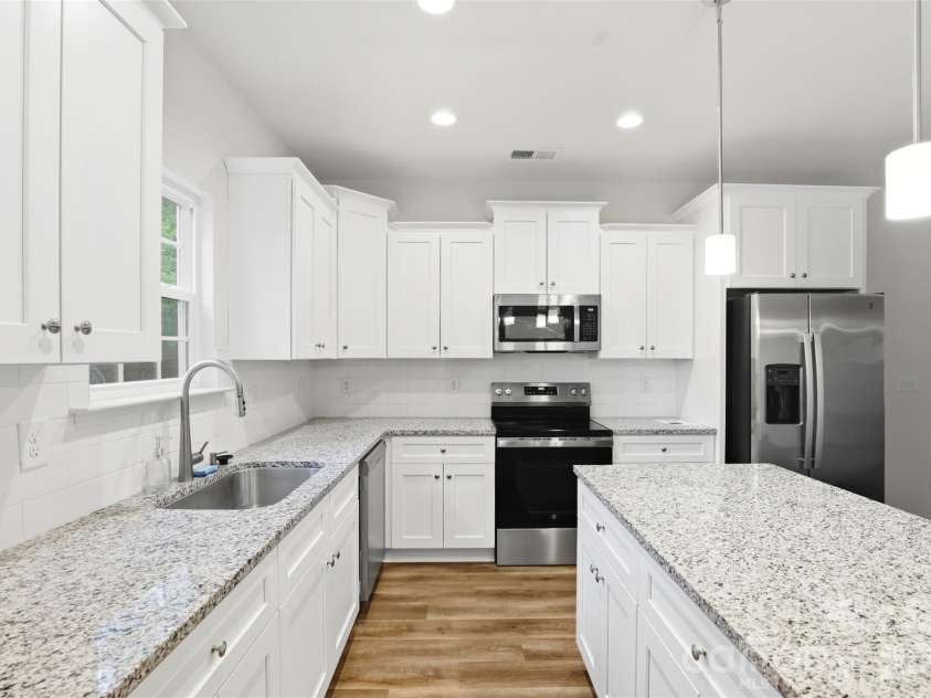 443 Dawn Circle, Charlotte, NC 28213.  MLS# CAR4379647, YatesRealty ID 24788. 