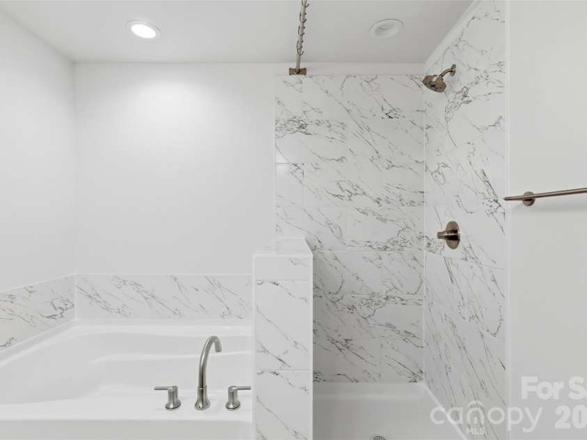 443 Dawn Circle, Charlotte, NC 28213.  MLS# CAR4379647, YatesRealty ID 24788. 