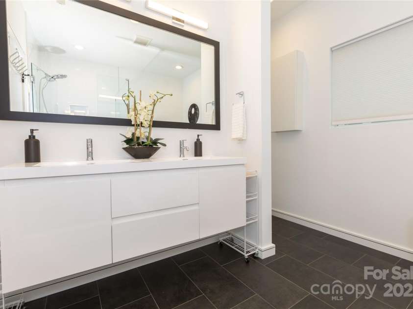 2107 Trade Street, Charlotte, NC 28216.  MLS# CAR4271767, YatesRealty ID 24789. 
