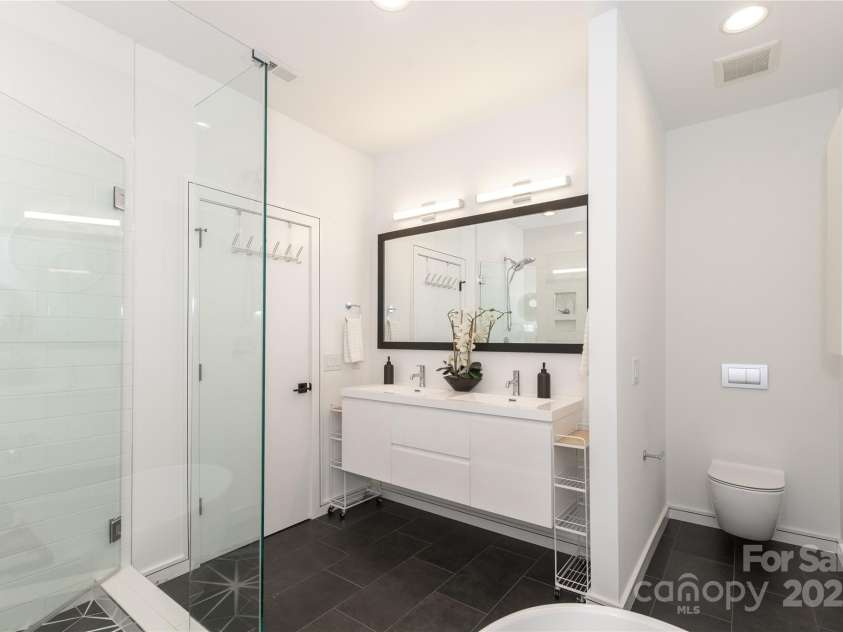 2107 Trade Street, Charlotte, NC 28216.  MLS# CAR4271767, YatesRealty ID 24789. 