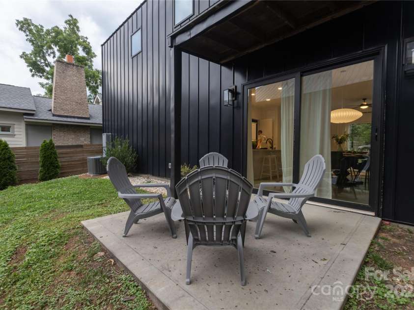 2107 Trade Street, Charlotte, NC 28216.  MLS# CAR4271767, YatesRealty ID 24789. 