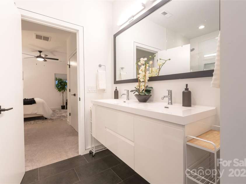 2107 Trade Street, Charlotte, NC 28216.  MLS# CAR4271767, YatesRealty ID 24789. Primary Bathroom
