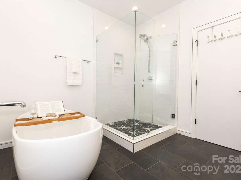 2107 Trade Street, Charlotte, NC 28216.  MLS# CAR4271767, YatesRealty ID 24789. Soaking Tub & Shower