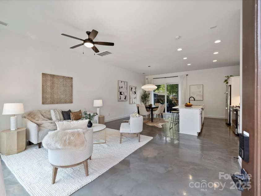 2107 Trade Street, Charlotte, NC 28216.  MLS# CAR4302597, YatesRealty ID 24789. 