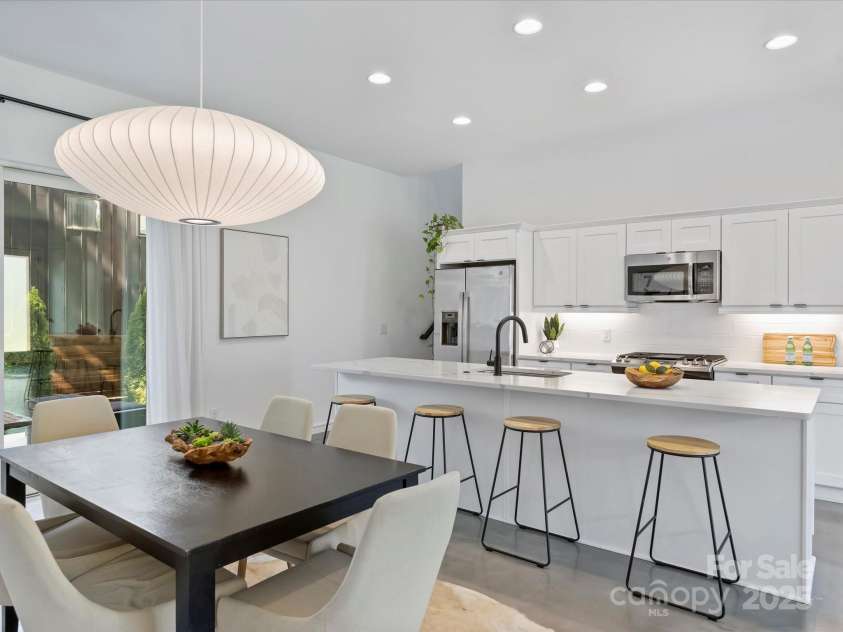 2107 Trade Street, Charlotte, NC 28216.  MLS# CAR4302597, YatesRealty ID 24789. 