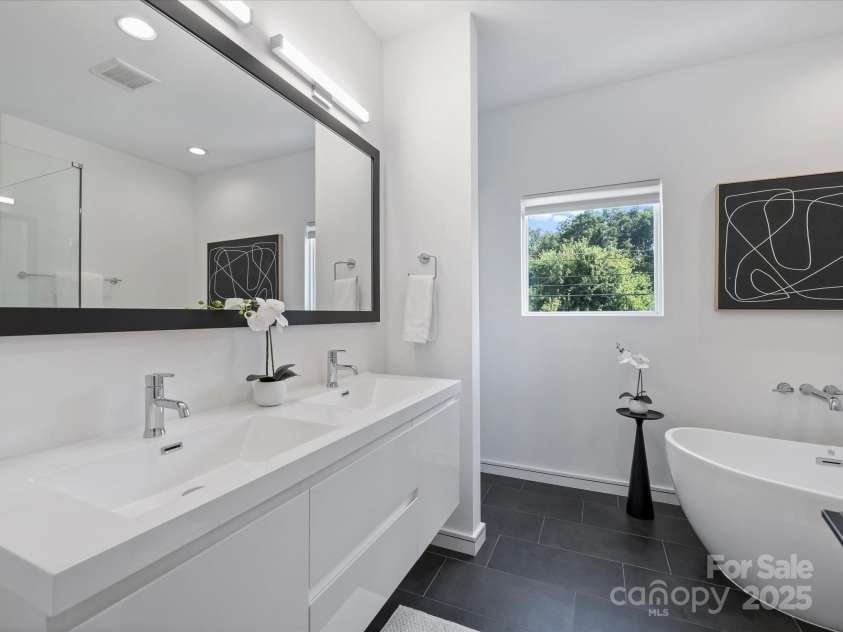 2107 Trade Street, Charlotte, NC 28216.  MLS# CAR4302597, YatesRealty ID 24789. 