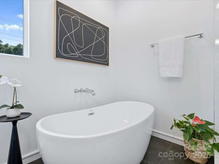 2107 Trade Street, Charlotte, NC 28216.  MLS# CAR4302597, YatesRealty ID 24789. 