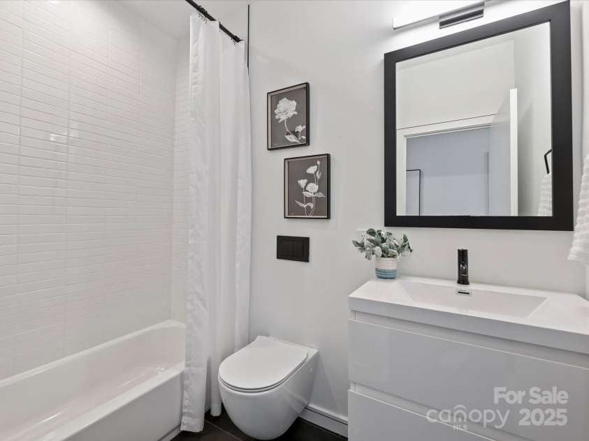 2107 Trade Street, Charlotte, NC 28216.  MLS# CAR4302597, YatesRealty ID 24789. 