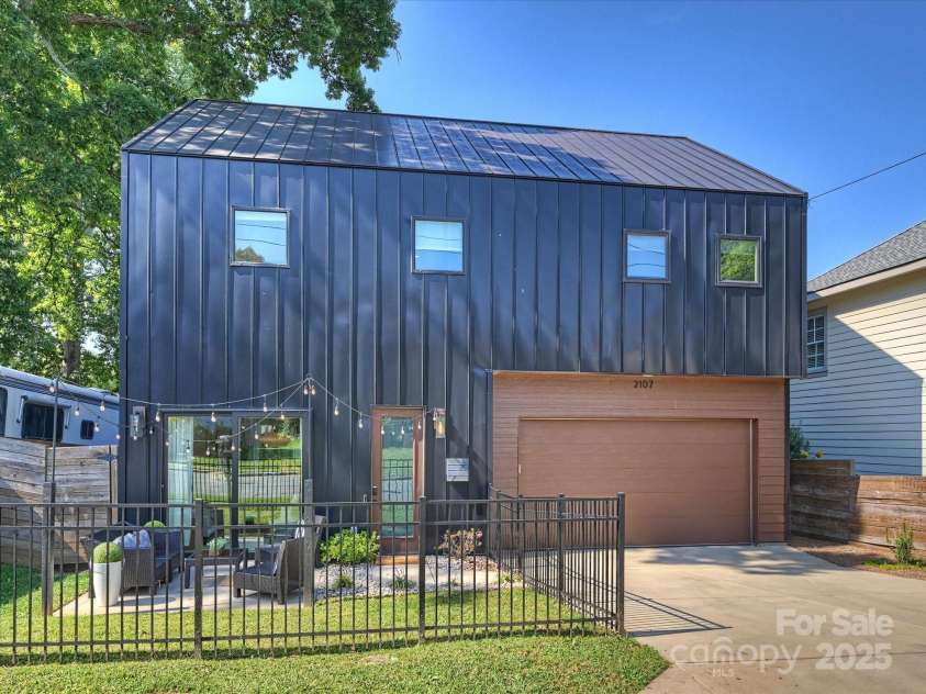 2107 Trade Street, Charlotte, NC 28216.  MLS# CAR4302597, YatesRealty ID 24789. 