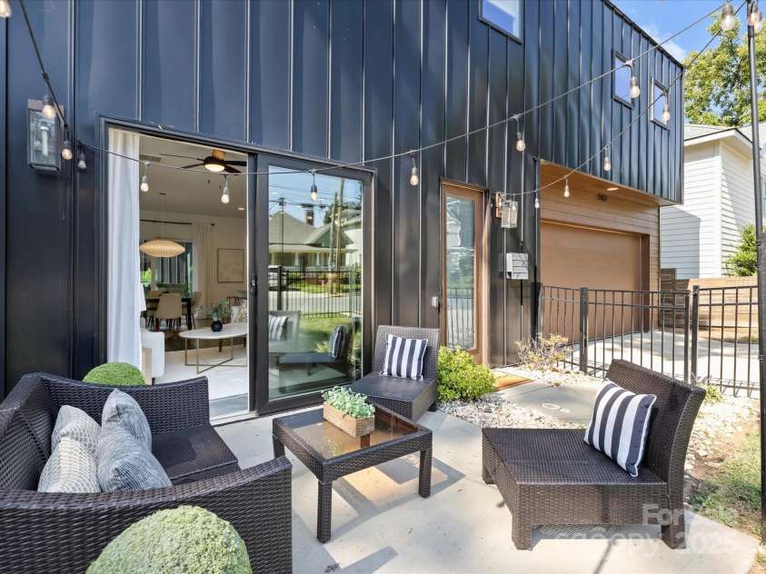 2107 Trade Street, Charlotte, NC 28216.  MLS# CAR4302597, YatesRealty ID 24789. 