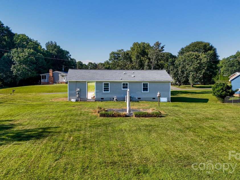 4606 Cloverwood Lane, Gastonia, NC 28052.  MLS# CAR4292902, YatesRealty ID 2479. 